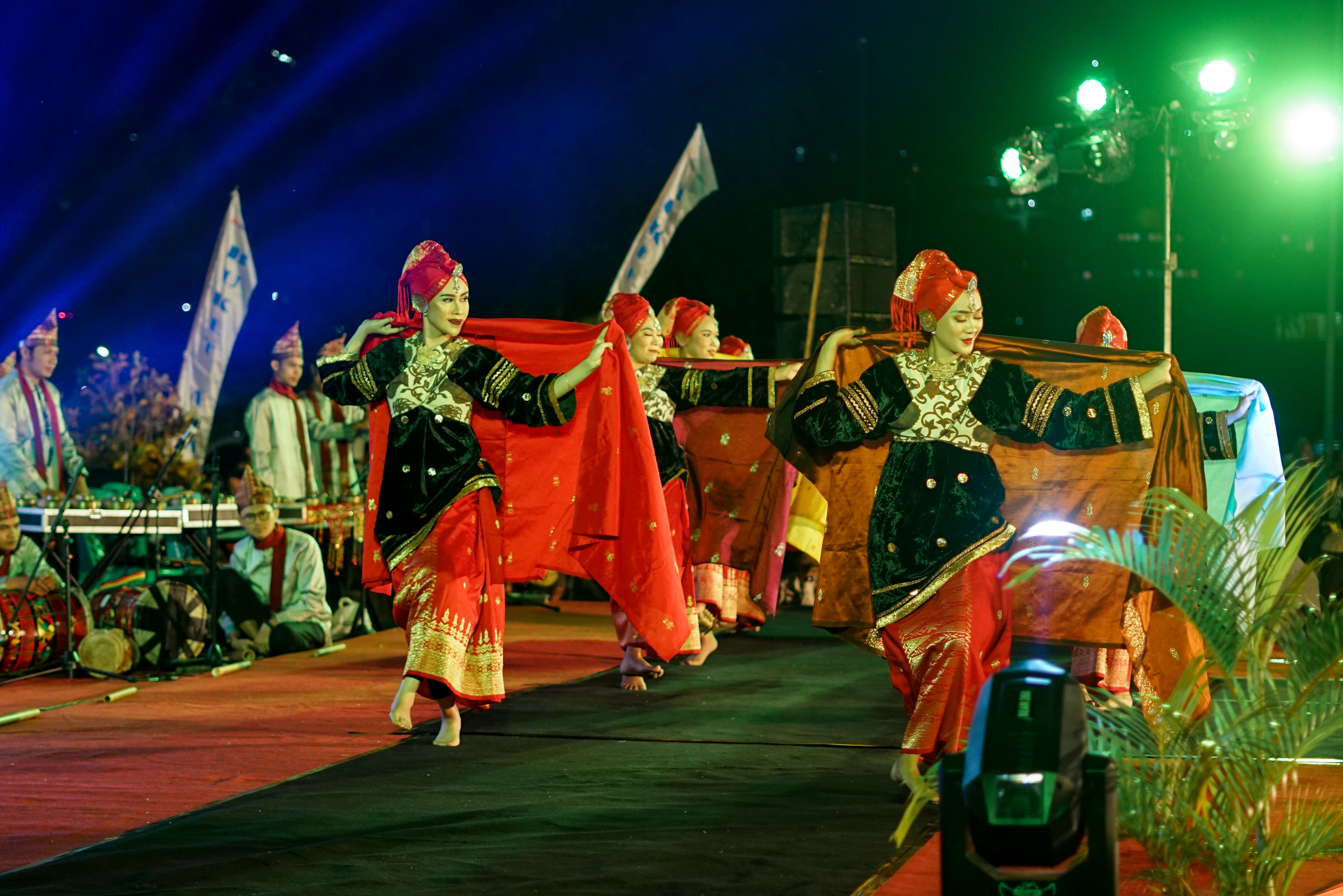 Sawahlunto International Songket Silungkang Carnival image 1