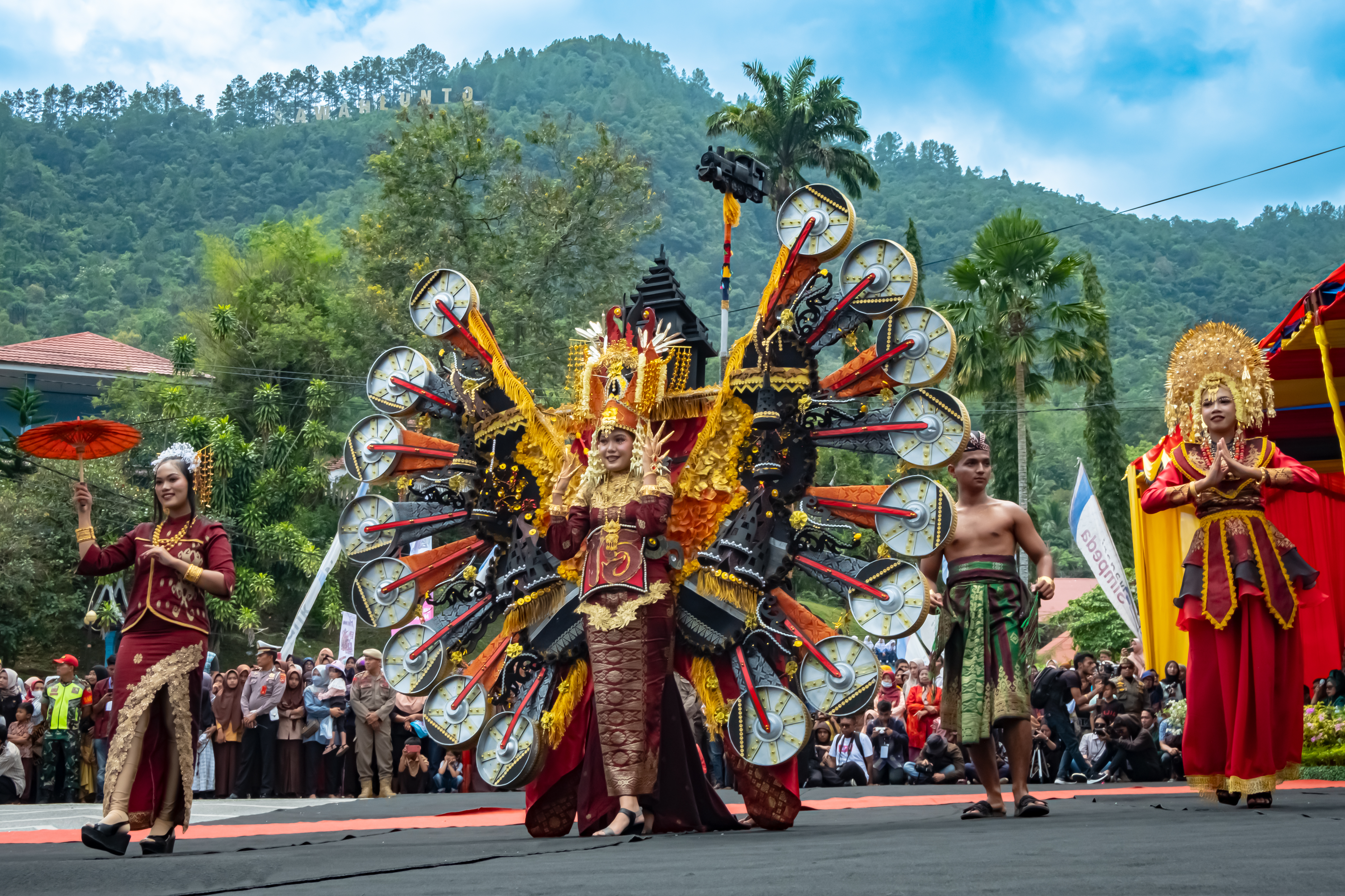 Sawahlunto International Songket Silungkang Carnival image 2