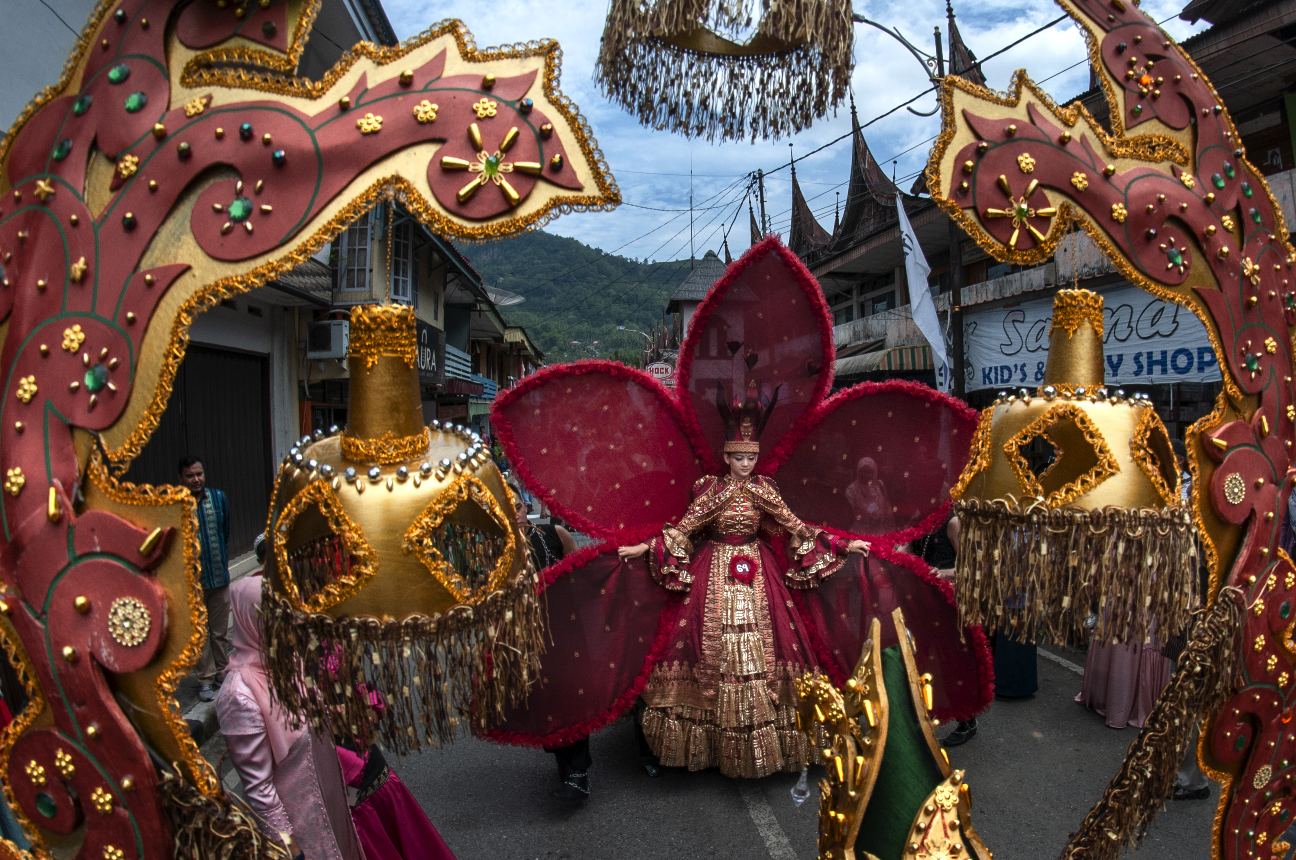 Sawahlunto International Songket Silungkang Carnival image 4