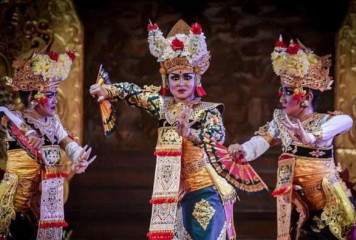 Atourin Pesta Kesenian Bali