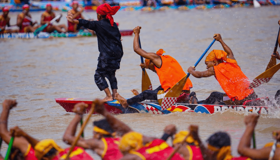 Festival Pacu Jalur Tradisional image 1