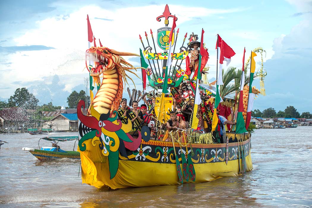 Menampilkan Ragam Budaya Kalimantan Tengah, Saksikan Keseruan Festival Isen Mulang yang Mengagumkan!