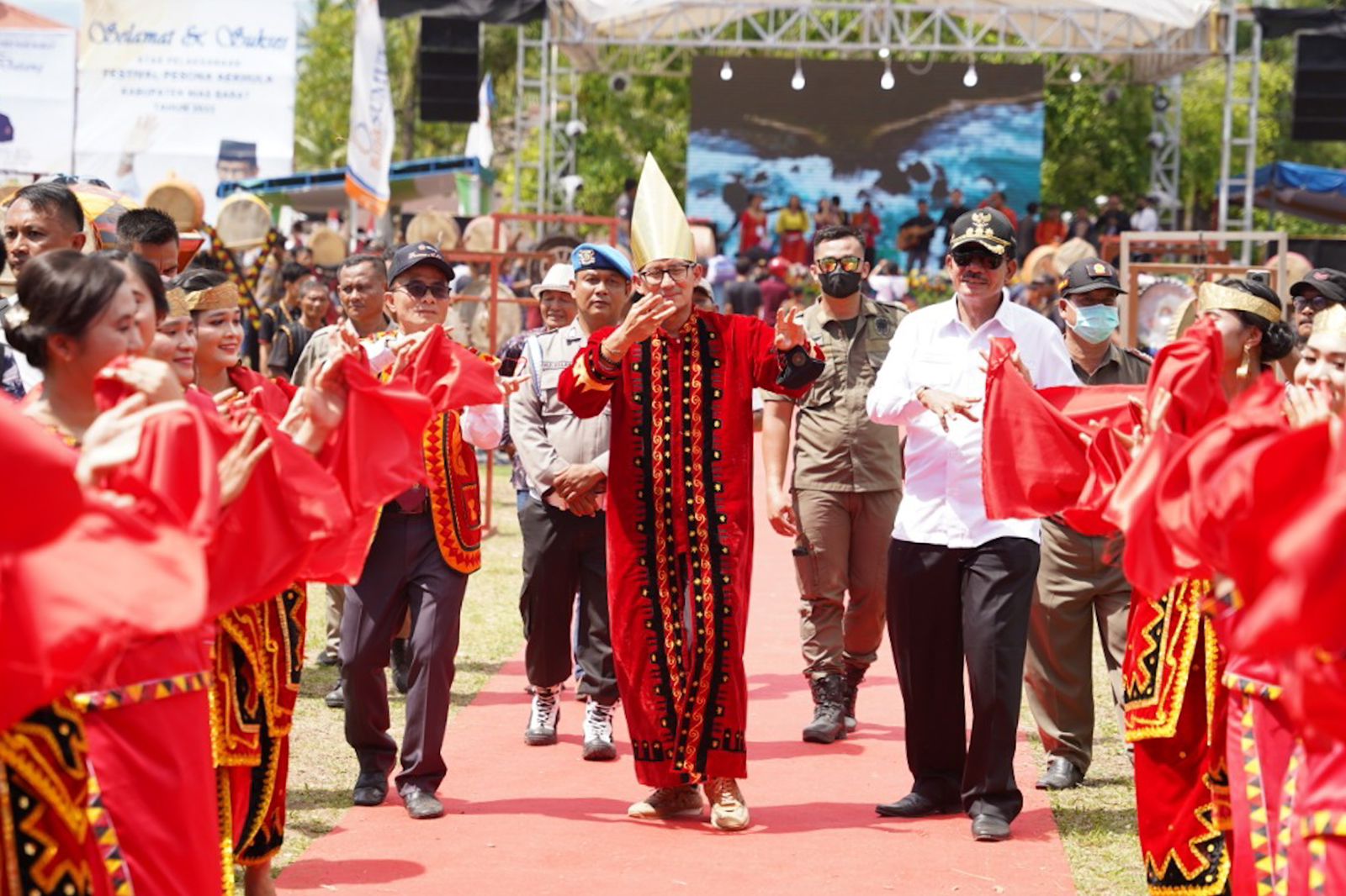 Temukan Keindahan Tari Maena Khas Nias dan Kemeriahan Festival Pesona Aekhula 2024 yang Mengagumkan!