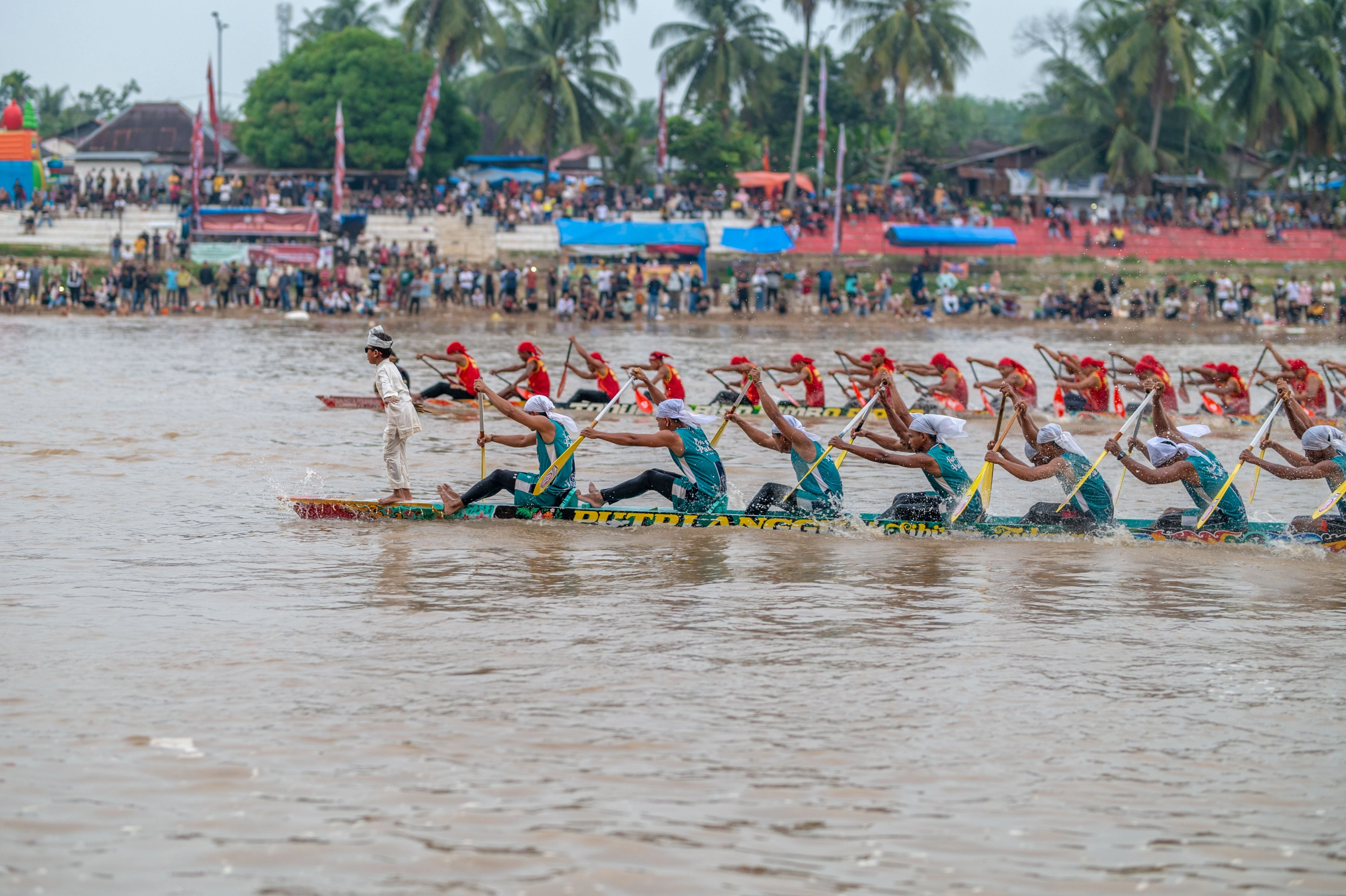 Adu Cepat Festival Pacu Jalur Tradisional di Tepian Narosa, Simak 4 Fakta Menariknya