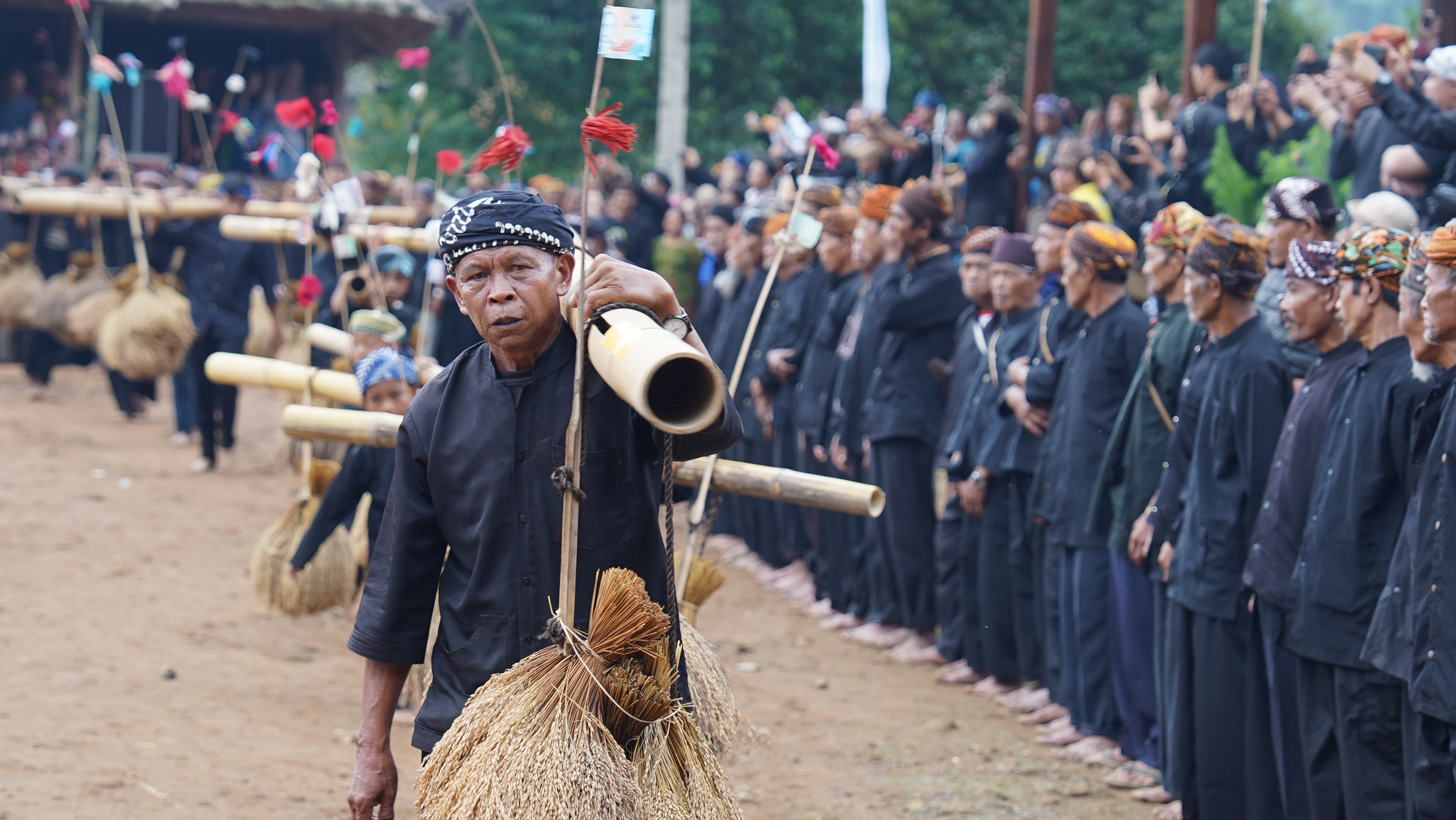 Meriahnya Pesta Rakyat dan Pelestarian Warisan Budaya Leluhur di Seren Taun Kasepuhan Gelar Alam