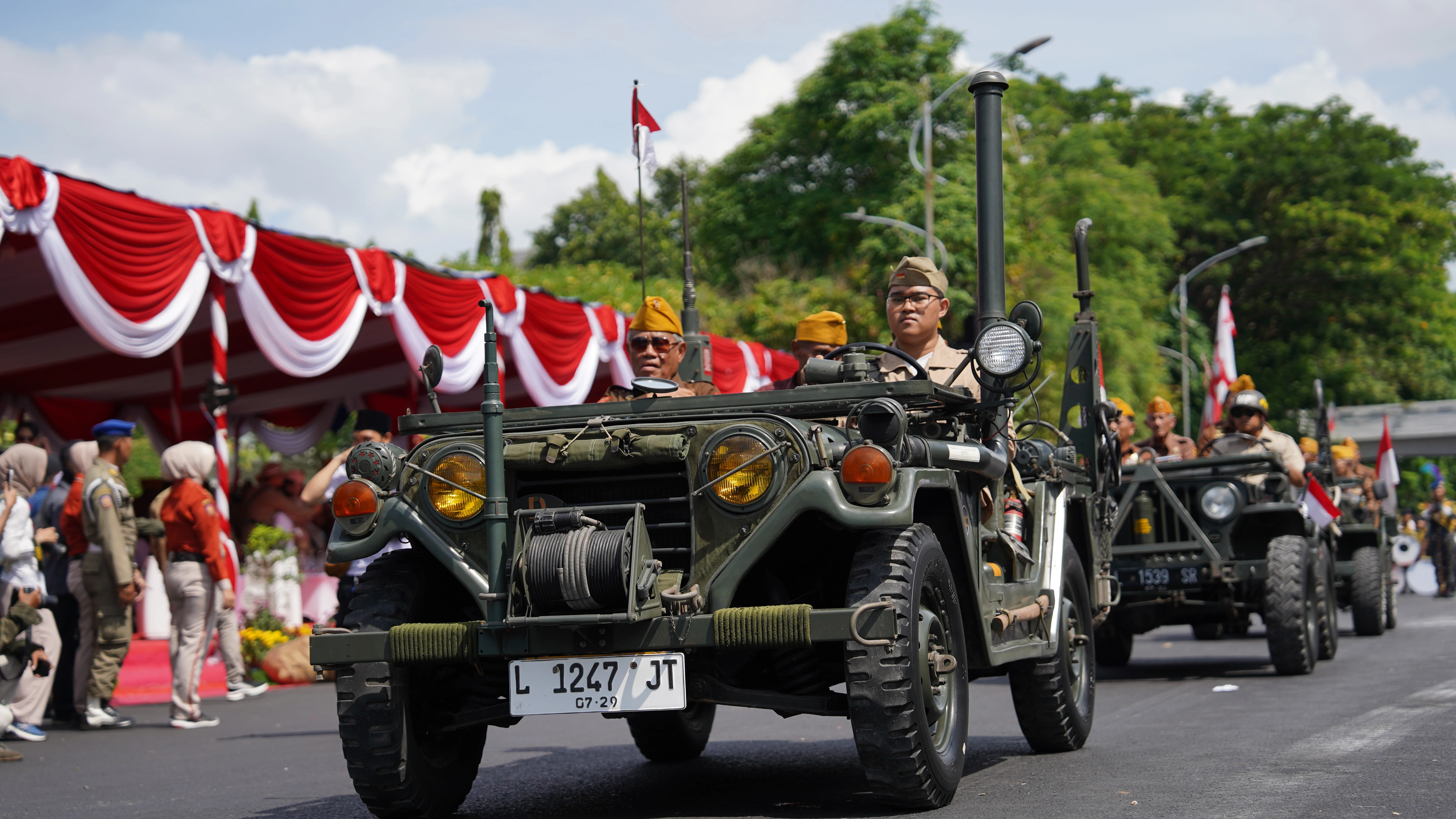 Teatrikal Drama Peperangan Hidupkan Nuansa Perjuangan di Parade Surabaya Juang