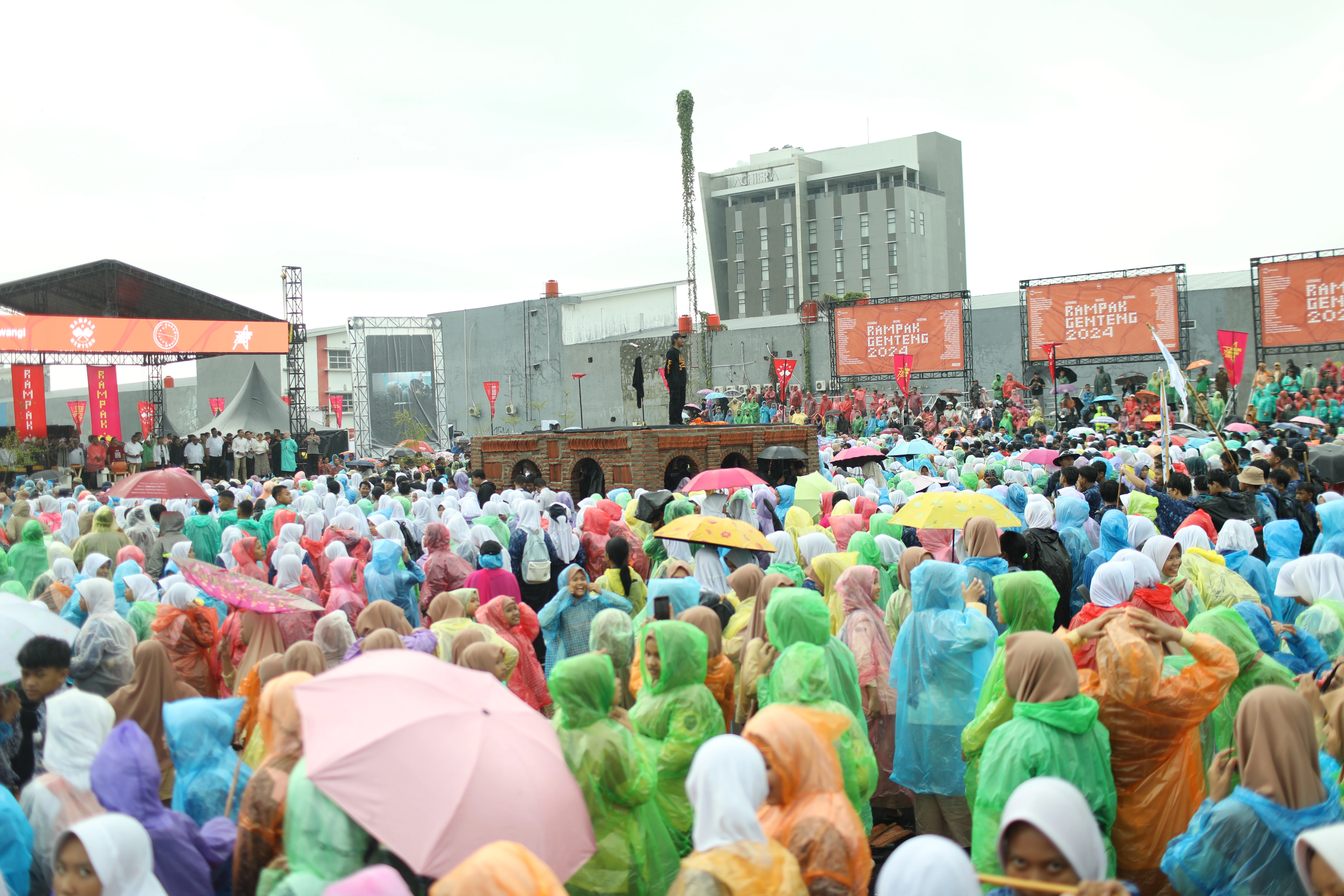 Denting Musik Rampak Genteng Meriahkan Pesta Rakyat Jatiwangi