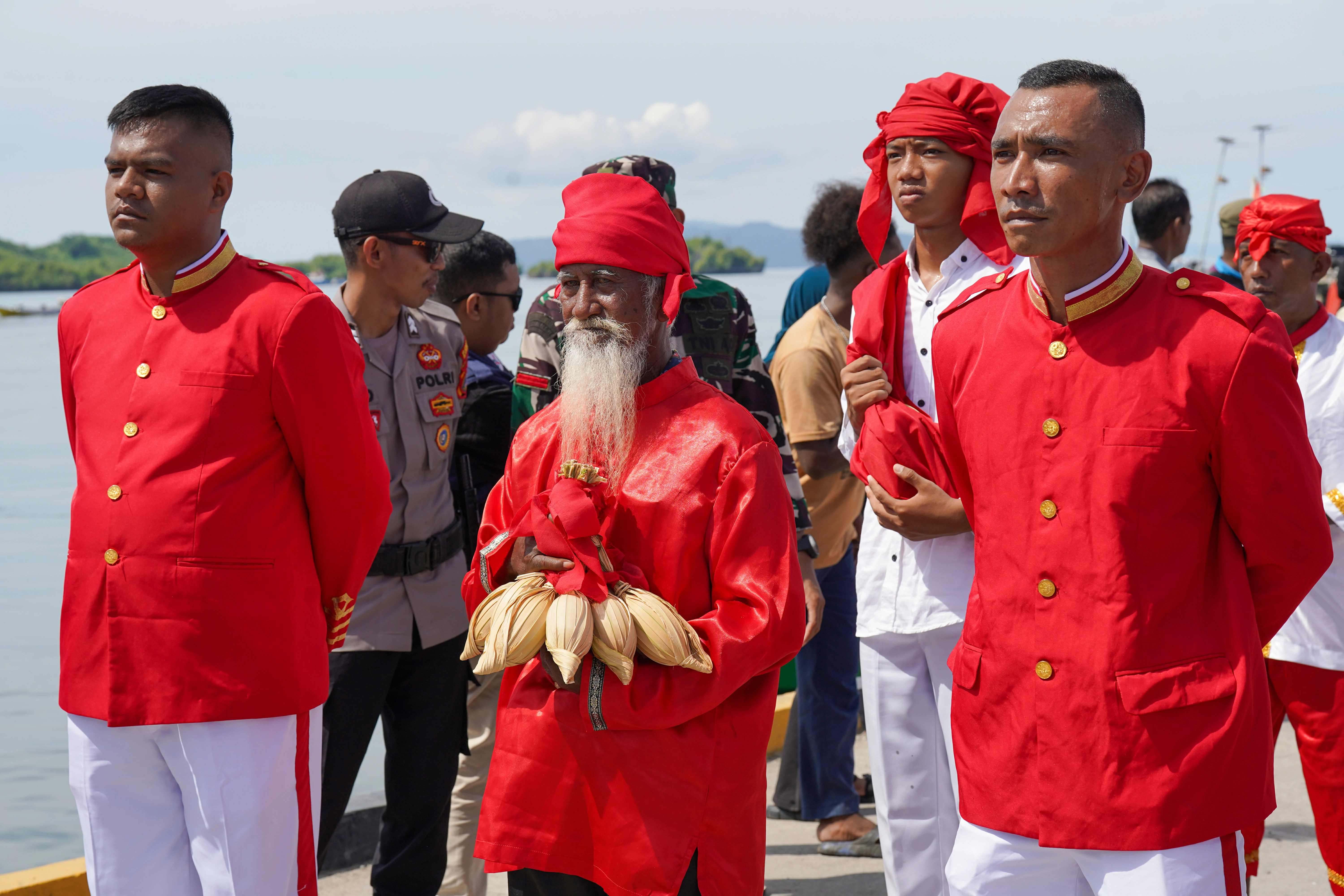 Menyaksikan Prosesi Malabot Tumbe di Kabupaten Banggai Laut dalam Festival Tumbe