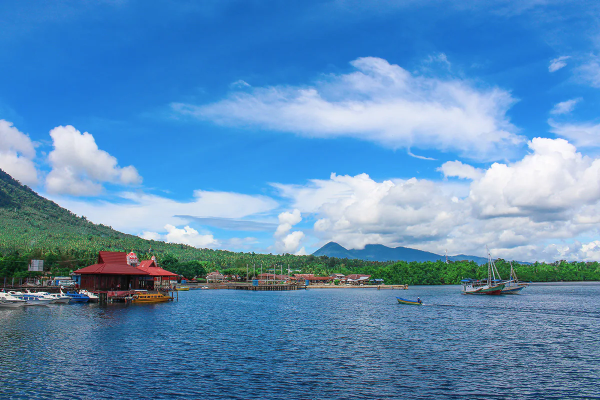 Menyusuri Keindahan Alam dan Budaya Halmahera Barat di Jailolo