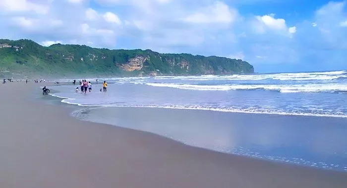 Alternatif Liburan Seru, 4 Rekomendasi Wisata Pantai Jogja Ini Suguhkan Pemandangan Alam Eksotis