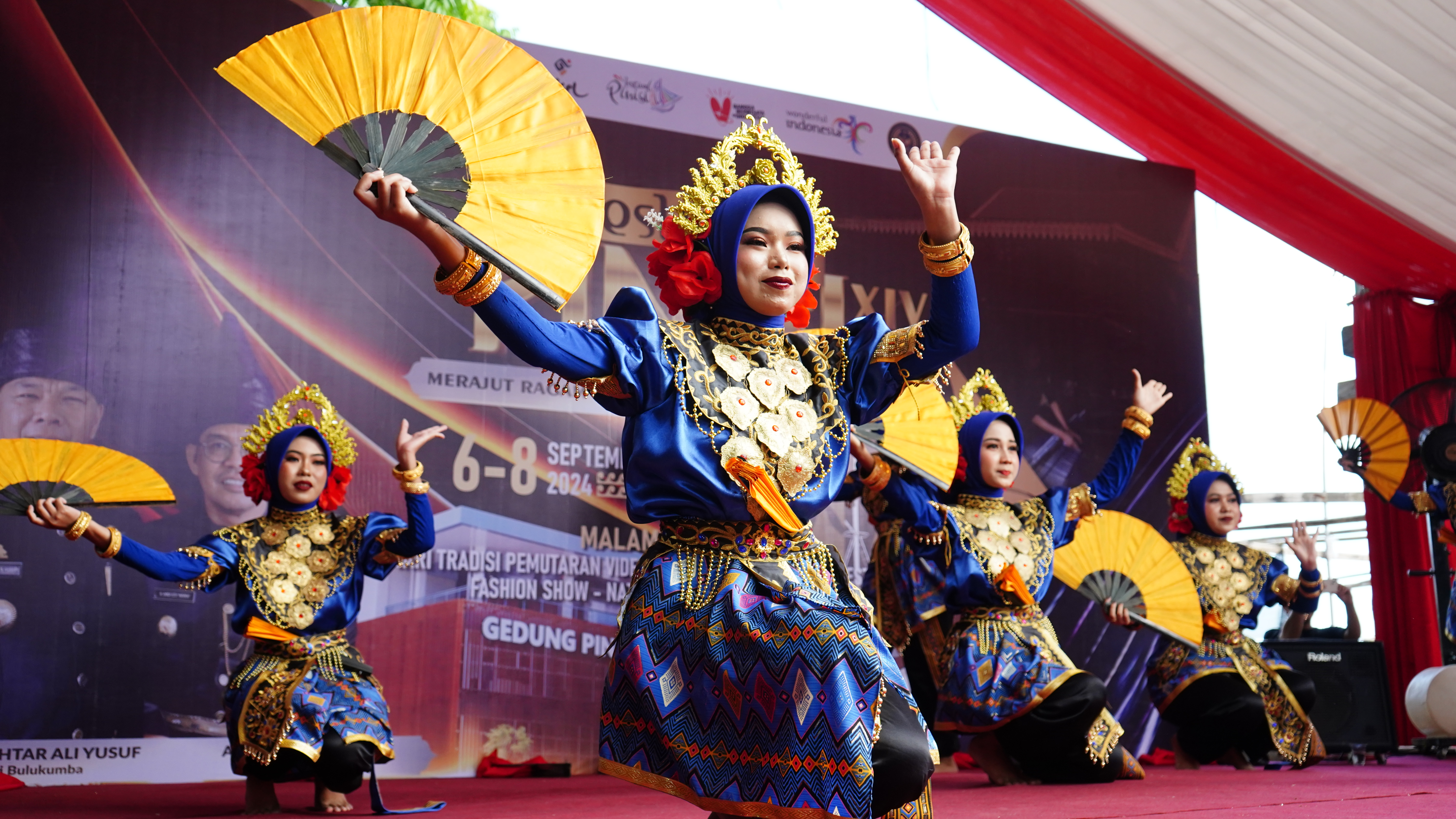 Menyaksikan Prosesi Adat Kajang dan Berlayar dengan Kapal Pinisi di Festival Pinisi XIV