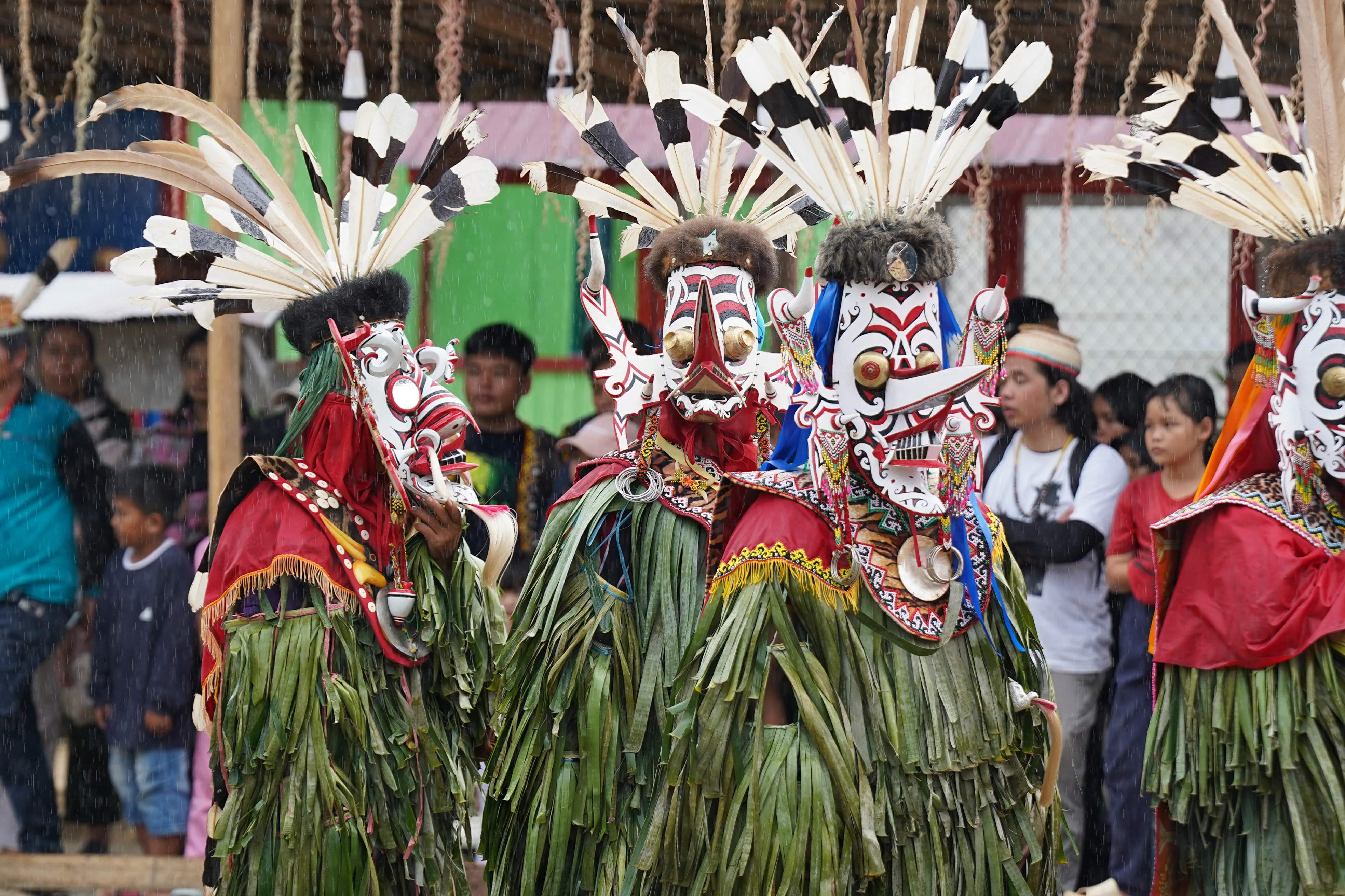 Unik dengan Topeng Aneka Bentuk, Festival Hudoq Pekayang Berlangsung Meriah!