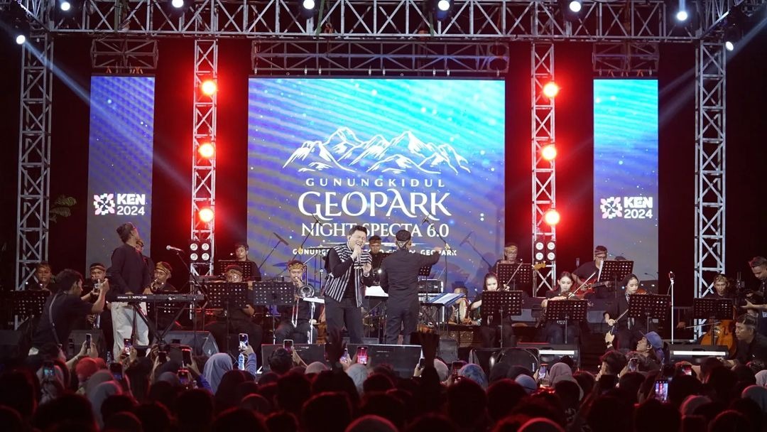 Geopark Night Specta image 1